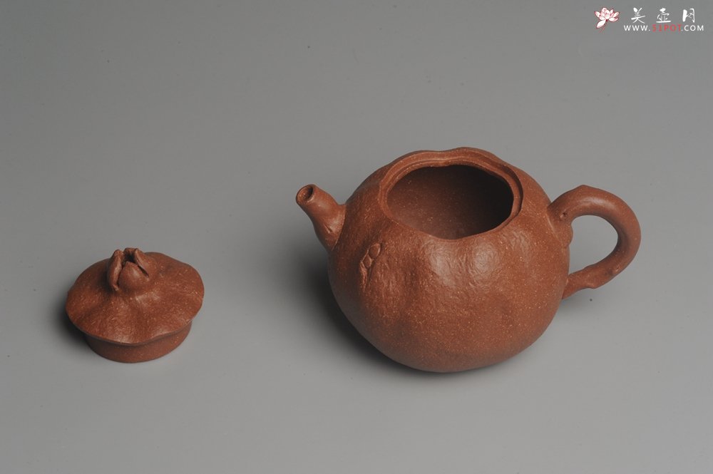 紫砂壶图片：美壶特惠 油润降坡泥精致卡盖全手工仿生石榴壶 - 美壶网