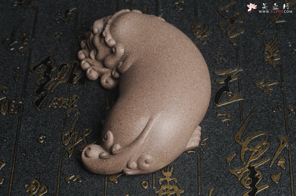 紫砂壶图片：美宠特惠 精工五彩段泥貔貅 神兽 瑞兽 镇纸茶宠 灰常好 长13cm宽5.5cm高3cm - 美壶网