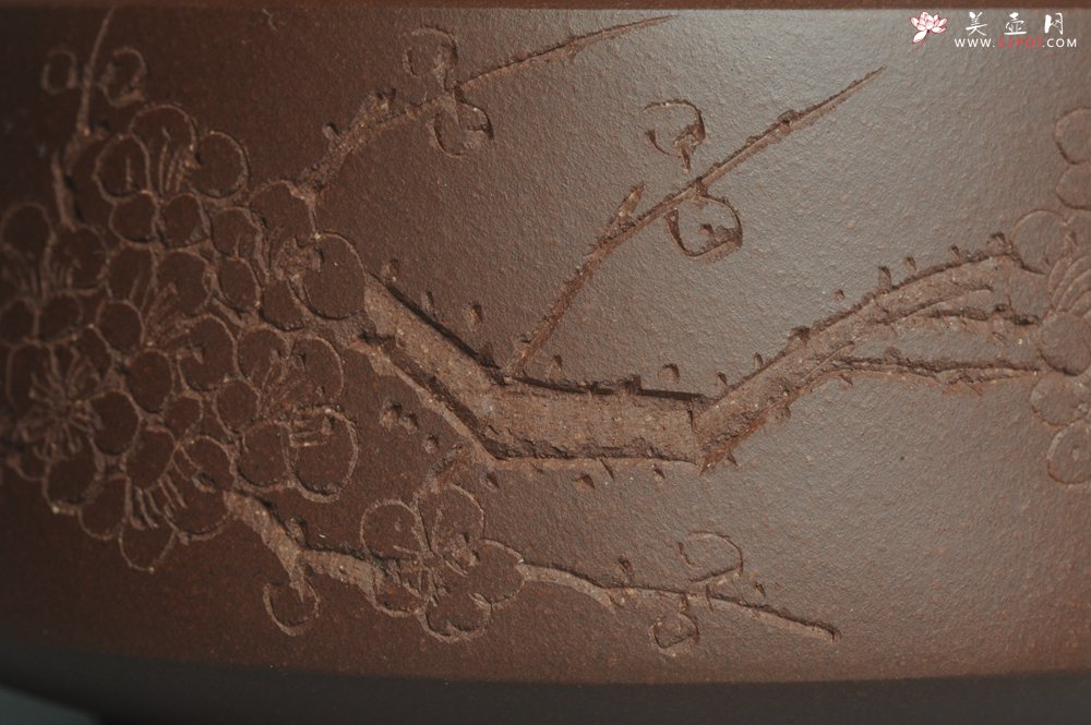 紫砂壶图片：美壶特惠 一厂拼紫泥 精致凤鸣壶 雅刻梅花 暗香浮动 造型别致 - 美壶网