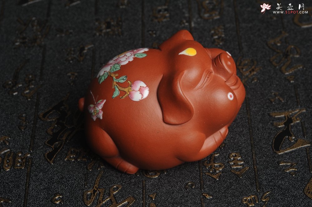 紫砂壶图片：美宠特惠 精工点彩蝶恋花 福气猪茶宠 - 美壶网