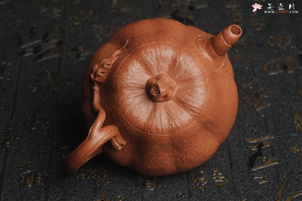 紫砂壶图片：美壶特惠 精致卡盖全手工油润降坡泥仿生小叶歪瓜 难度大 - 美壶网