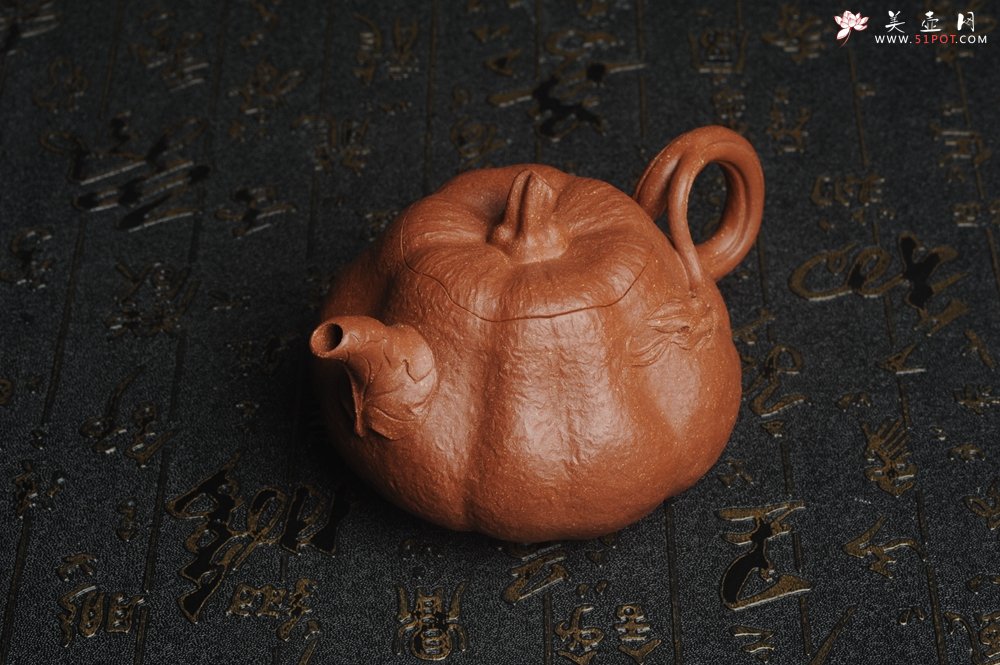 紫砂壶图片：美壶特惠 精致卡盖全手工油润降坡泥仿生小叶歪瓜 难度大 - 美壶网