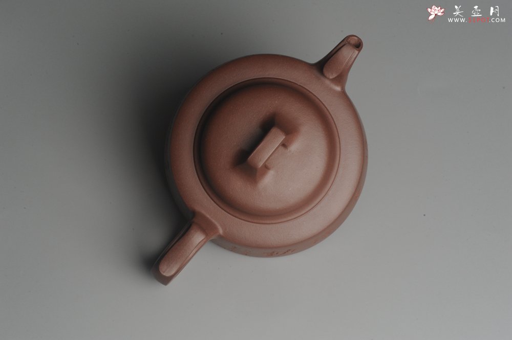 紫砂壶图片：美壶特惠 一厂拼紫泥 精致凤鸣壶 雅刻梅花 暗香浮动 造型别致 - 美壶网