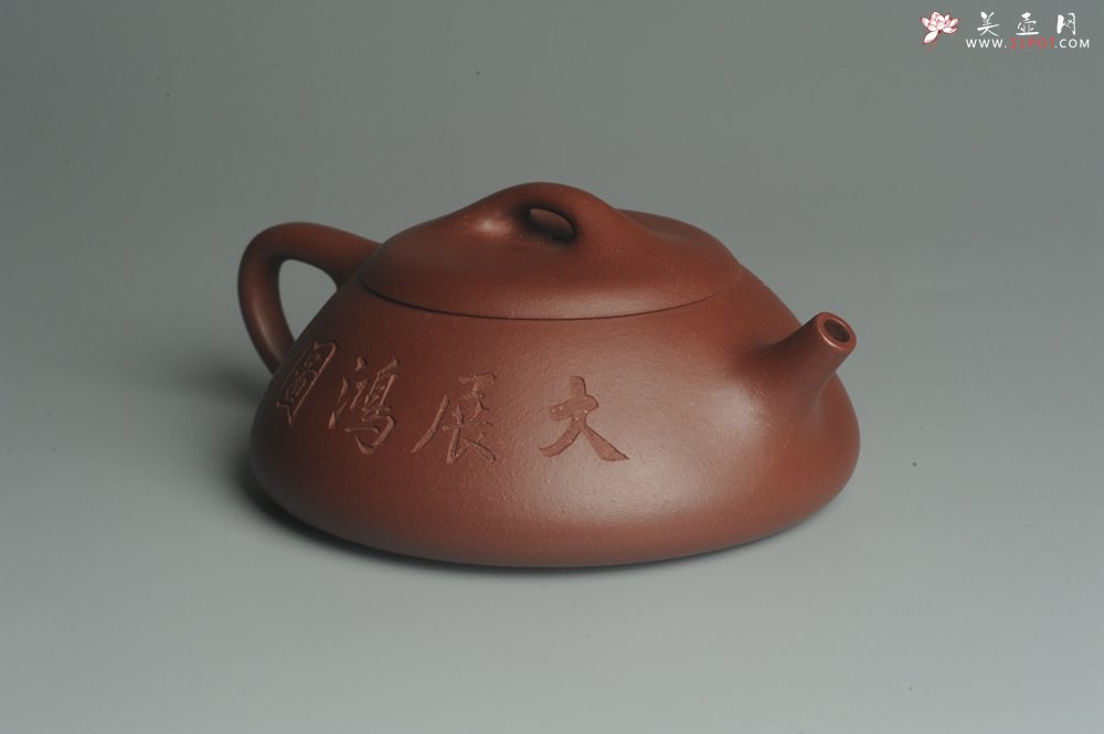 紫砂壶图片：美壶特惠 原矿红拼泥精致做工纳瓢 石瓢 大展鸿图 养后特油润 茶人醉爱 - 美壶网