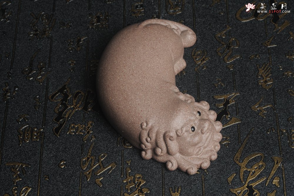 紫砂壶图片：美宠特惠 精工五彩段泥貔貅 神兽 瑞兽 镇纸茶宠 灰常好 长13cm宽5.5cm高3cm - 美壶网