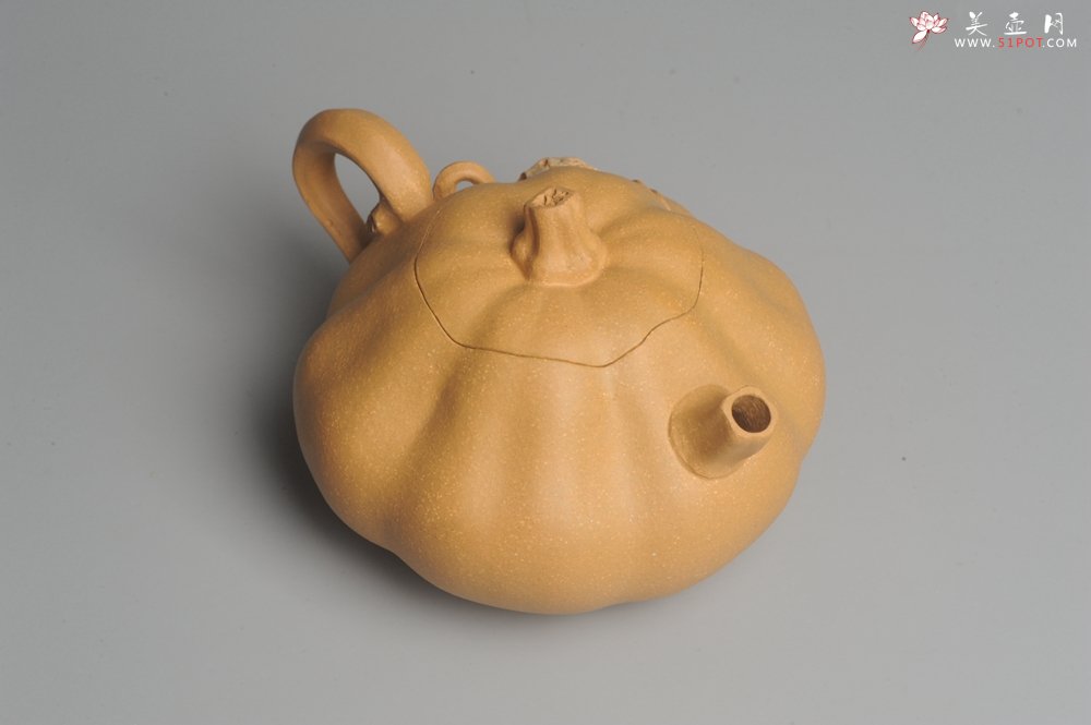 紫砂壶图片：美壶特惠 黄金段泥精致卡盖全手工仿生小南瓜 - 美壶网