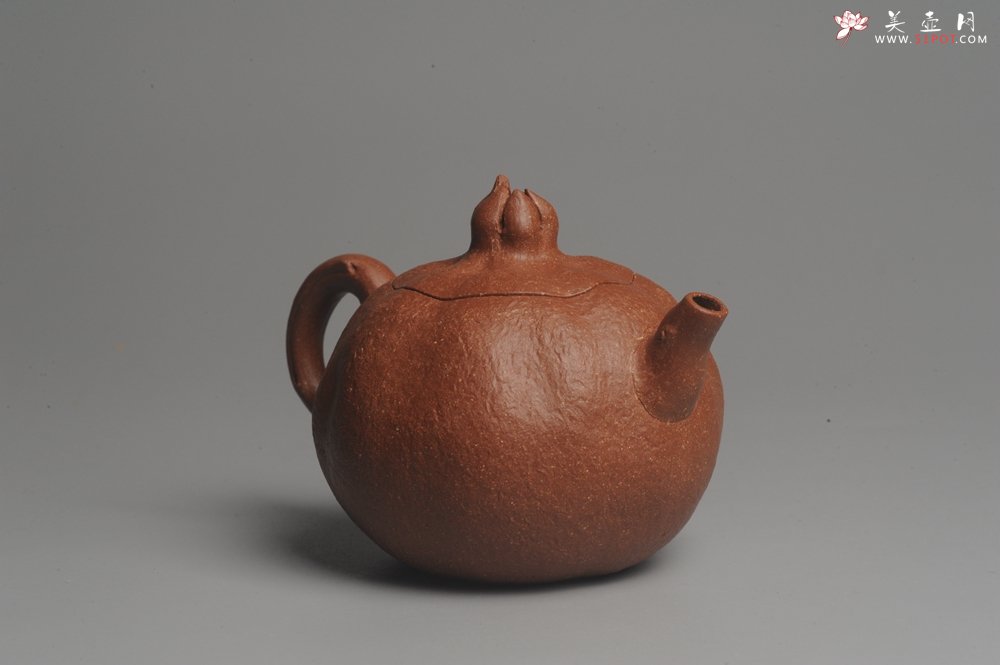 紫砂壶图片：美壶特惠 油润降坡泥精致卡盖全手工仿生石榴壶 - 美壶网