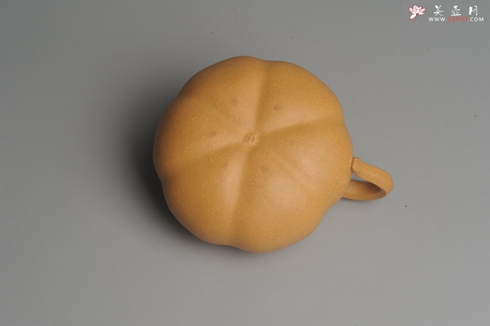 紫砂壶图片：美壶特惠 黄金段泥精致卡盖全手工仿生小南瓜 - 美壶网