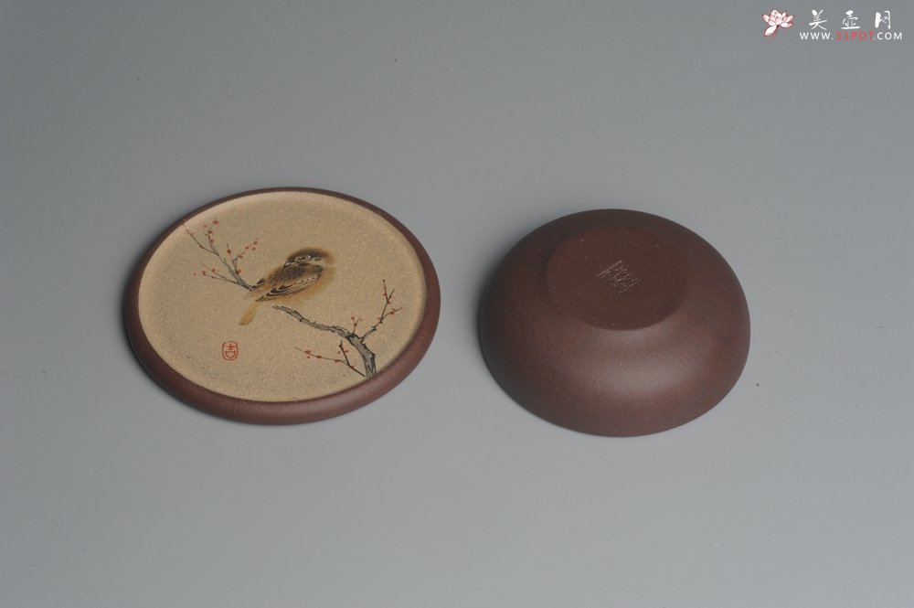 紫砂壶图片：款式一 美杯美垫特惠 精致彩绘泥绘花鸟品茗杯主人杯 杯垫一套 灰常漂亮 - 美壶网
