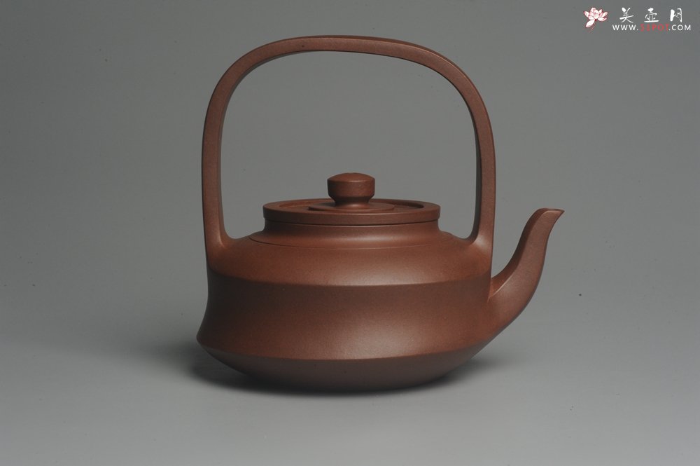 紫砂壶图片：进步明显 扛鼎之作 全美品 难度大刹凹单片折肩拍打成型全手工提壁壶 且玩且珍惜 - 美壶网