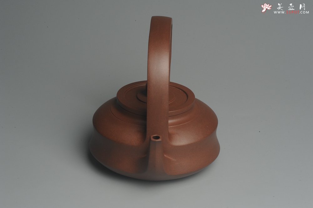 紫砂壶图片：进步明显 扛鼎之作 全美品 难度大刹凹单片折肩拍打成型全手工提壁壶 且玩且珍惜 - 美壶网