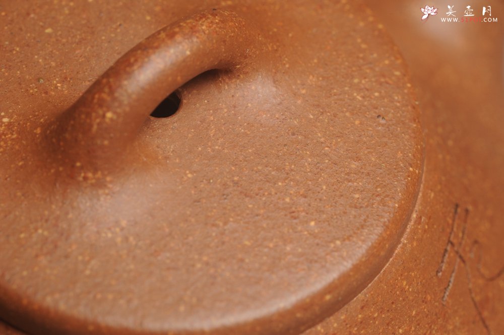 紫砂壶图片：油润五彩段泥 全手工薄胎精品子冶石瓢 难度大 骨肉匀挺 文气装饰高士乘凉图 无为 - 美壶网