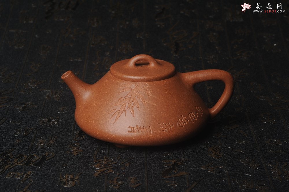 紫砂壶图片：润五彩段泥 全手工薄胎子冶石瓢 有君子风无俗人气 助工俞霞精心摹古刻绘雅竹 - 美壶网