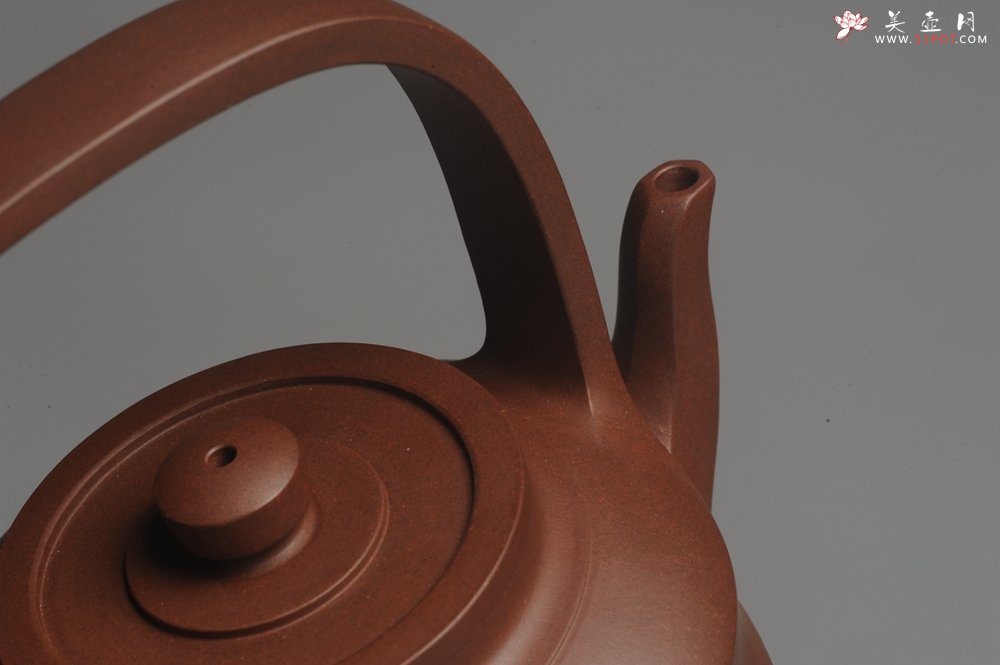 紫砂壶图片：进步明显 扛鼎之作 全美品 难度大刹凹单片折肩拍打成型全手工提壁壶 且玩且珍惜 - 美壶网