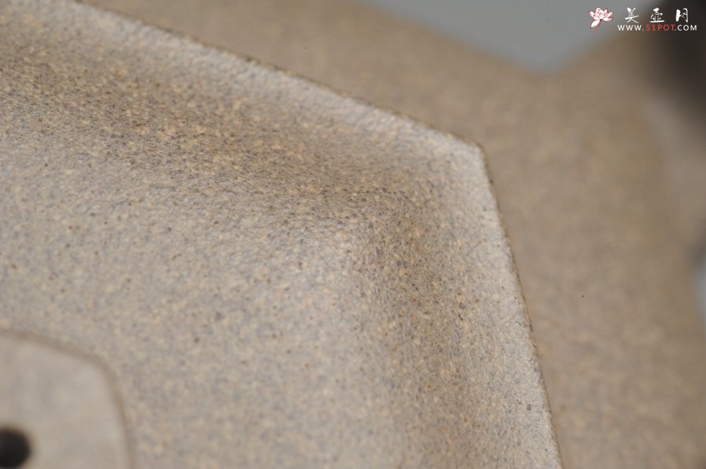 紫砂壶图片：美壶中秋国庆特惠 精工老段泥锦方壶 泥料特好 茶人醉爱 - 美壶网