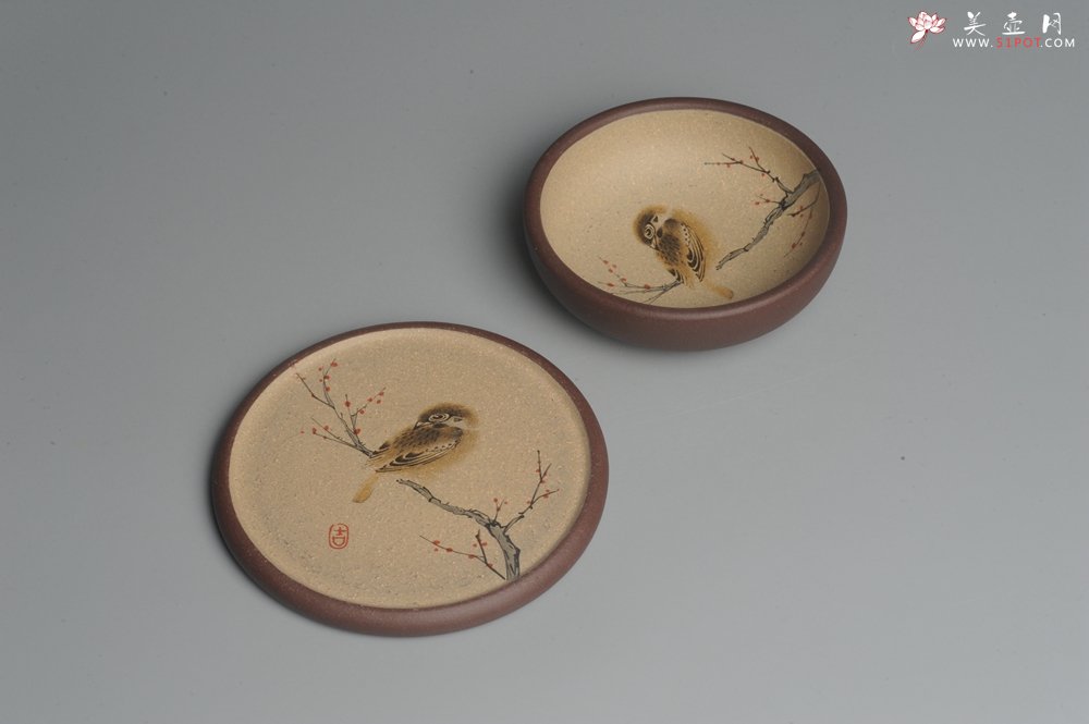 紫砂壶图片：款式一 美杯美垫特惠 精致彩绘泥绘花鸟品茗杯主人杯 杯垫一套 灰常漂亮 - 美壶网