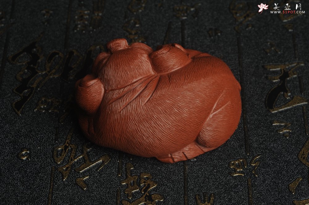 紫砂壶图片：美宠特惠 优质清水泥精致手工茶宠 一团和气招财猪 长7cm宽5cm高3.5cm - 美壶网