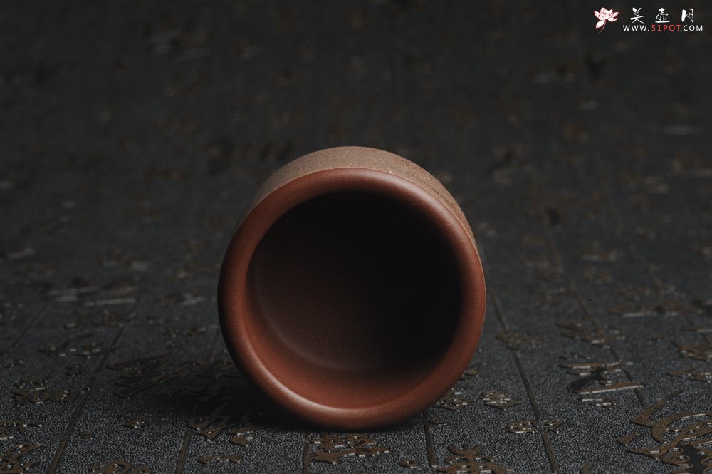 紫砂壶图片：美杯中秋特惠 雅致厚实 山居图 山水品茗杯 主人杯 - 美壶网