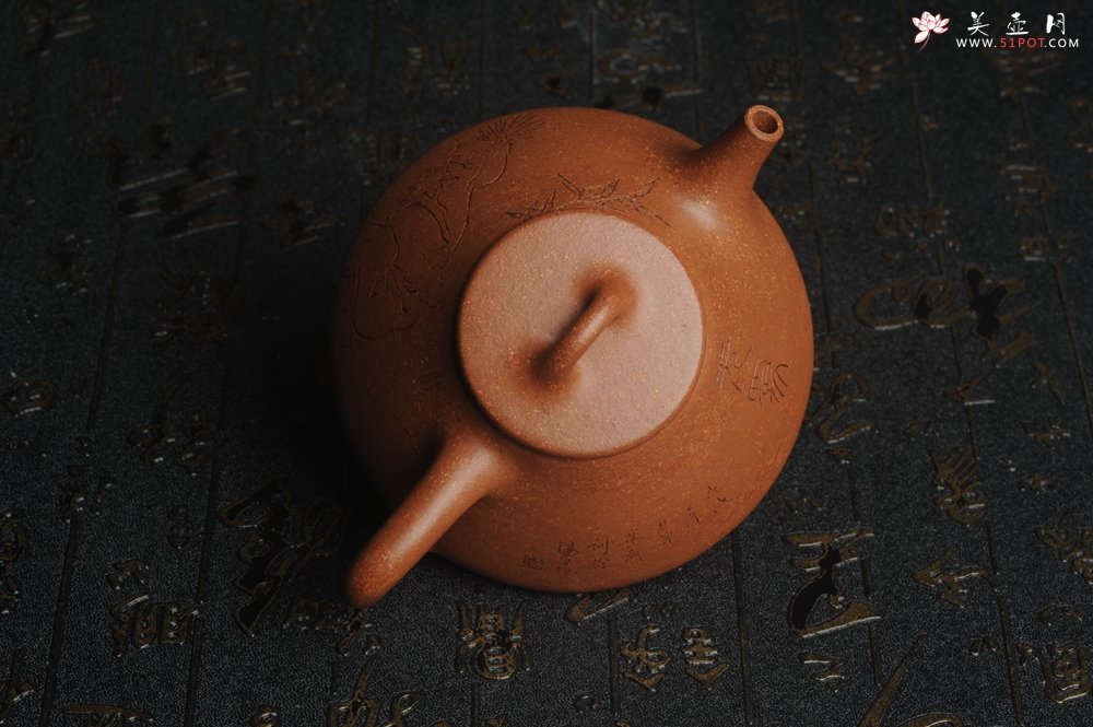 紫砂壶图片：油润五彩段泥 全手工薄胎精品子冶石瓢 难度大 骨肉匀挺 文气装饰高士乘凉图 无为 - 美壶网