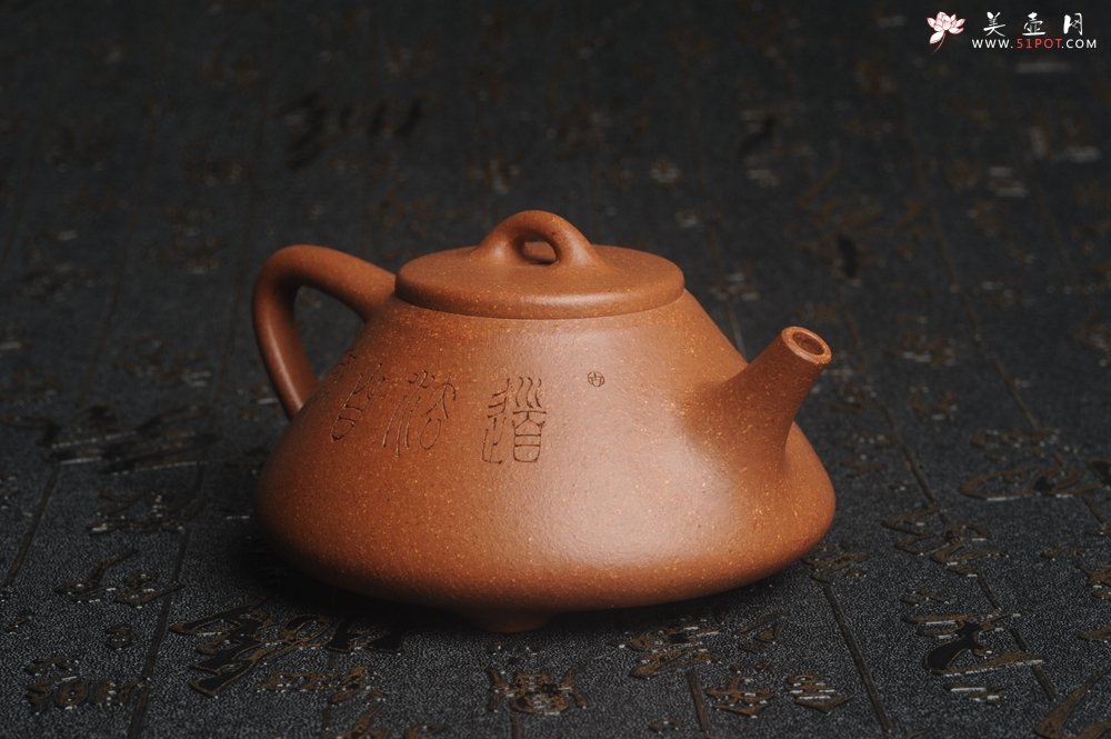 紫砂壶图片：油润五彩段泥 全手工薄胎精品子冶石瓢 难度大 骨肉匀挺 文气装饰高士采耳图 道法自然 - 美壶网