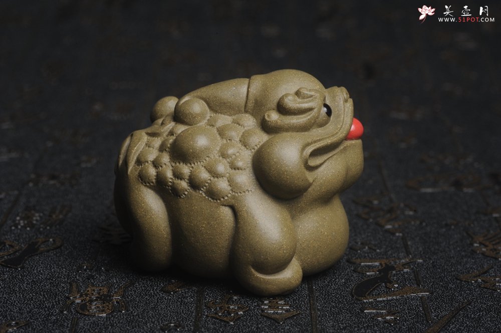 紫砂壶图片：美宠特惠 老青段貔貅瑞兽招宝蟾茶宠 茶盘尤物长6cm宽5.7cm高4.6cm - 美壶网