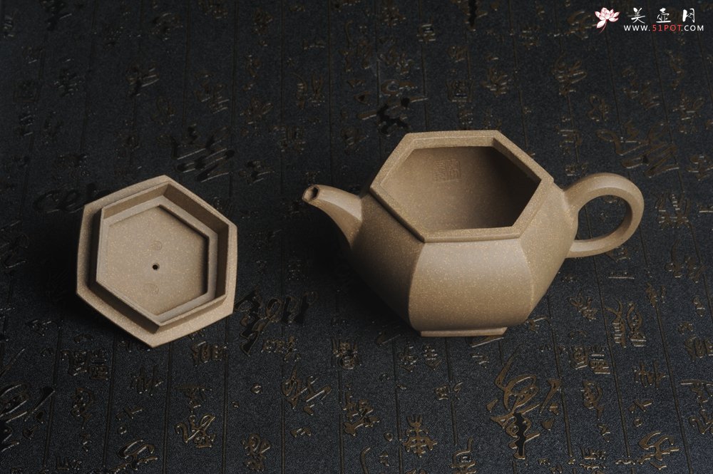 紫砂壶图片：优质青段 饱满大气全手工六方宫灯 - 美壶网