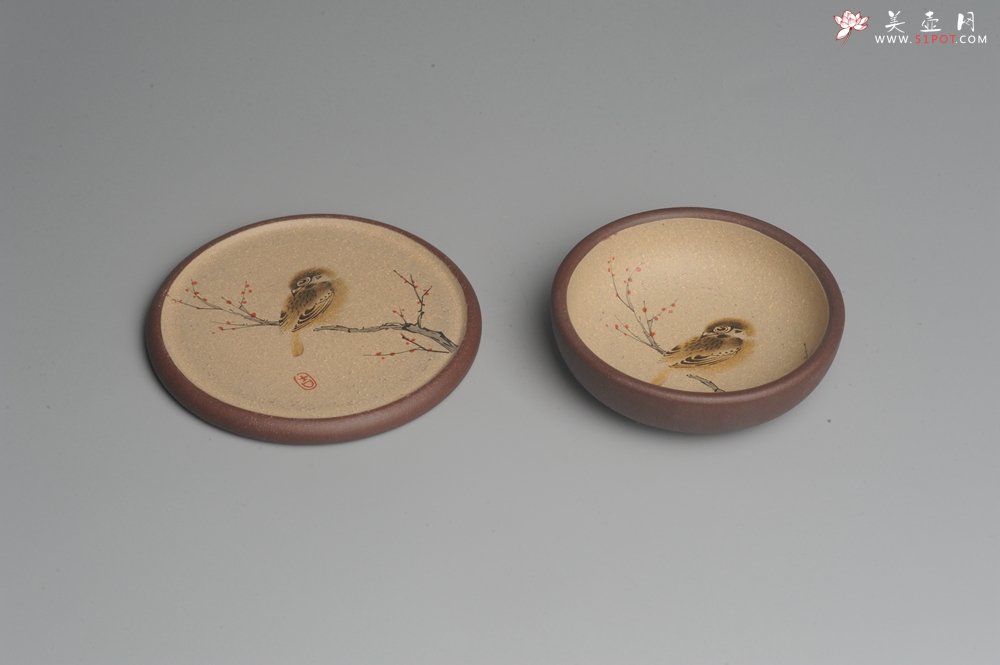 紫砂壶图片：款式一 美杯美垫特惠 精致彩绘泥绘花鸟品茗杯主人杯 杯垫一套 灰常漂亮 - 美壶网