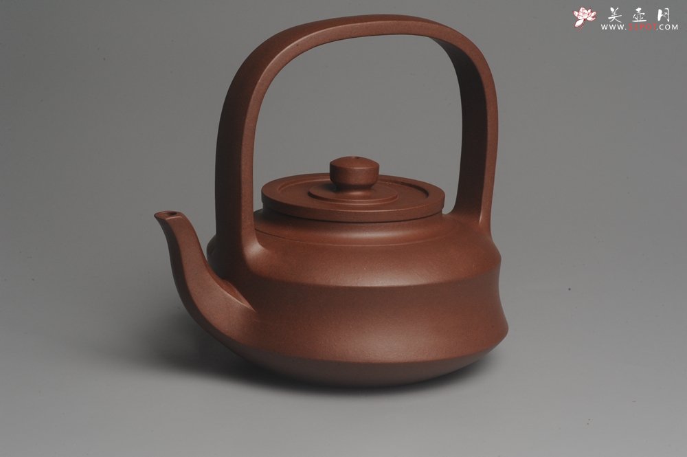 紫砂壶图片：进步明显 扛鼎之作 全美品 难度大刹凹单片折肩拍打成型全手工提壁壶 且玩且珍惜 - 美壶网