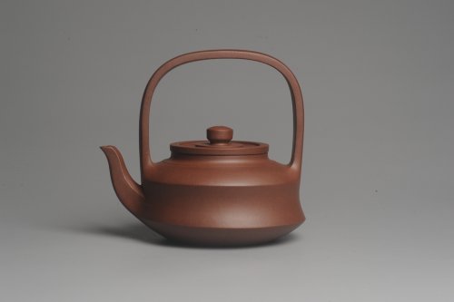 王健紫砂壶 进步明显 扛鼎之作 全美品 难度大刹凹单片折肩拍打成型全手工提壁壶 且玩且珍惜 原矿黑星土