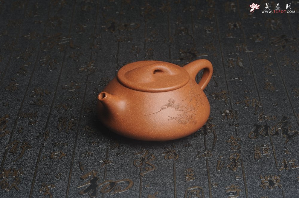 紫砂壶图片：潜力股周小培全手工演绎精品五彩段泥景舟石瓢 清茗堂助工文气装饰君子不老松 延年益寿 - 美壶网