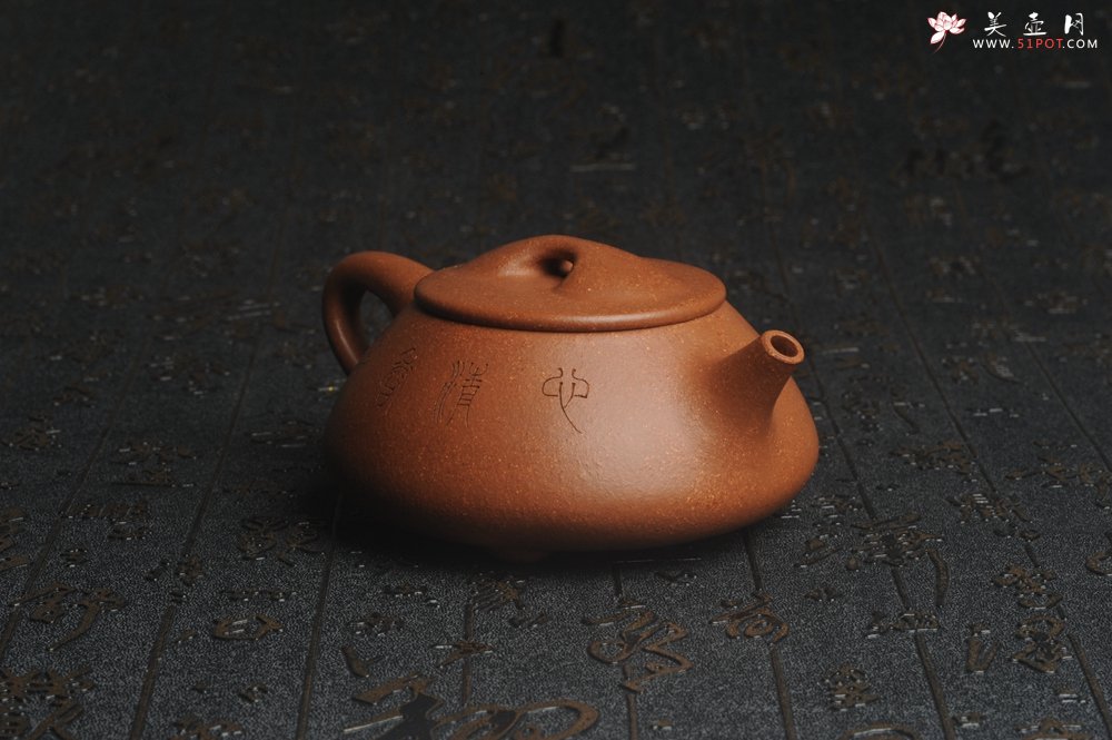 紫砂壶图片：潜力股周小培全手工演绎精品五彩段泥景舟石瓢 清茗堂助工文气装饰菖蒲佛手清供图 心清香妙 - 美壶网