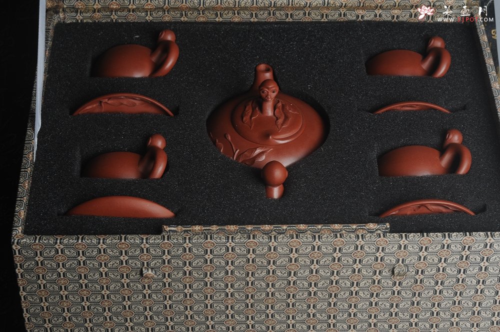 紫砂壶图片：美壶特惠 原矿红清水泥 精致辈辈封侯套壶 单杯56cc 送礼自用佳品 茶人醉爱 - 美壶网