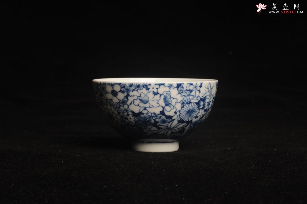 紫砂壶图片：景德镇主人杯压手杯 釉下彩青花杯 万花杯 超漂亮 - 美壶网