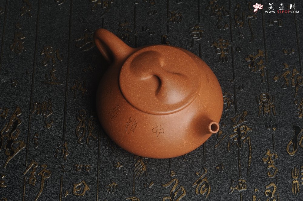 紫砂壶图片：潜力股周小培全手工演绎精品五彩段泥景舟石瓢 清茗堂助工文气装饰菖蒲佛手清供图 心清香妙 - 美壶网