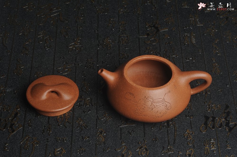 紫砂壶图片：潜力股周小培全手工演绎精品五彩段泥景舟石瓢 清茗堂助工文气装饰菖蒲佛手清供图 心清香妙 - 美壶网