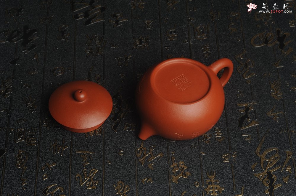 紫砂壶图片：特油润老朱泥 全手工美女西施壶 方健老师精心双刀刻绘 收缩大成型难 难得美品 - 美壶网