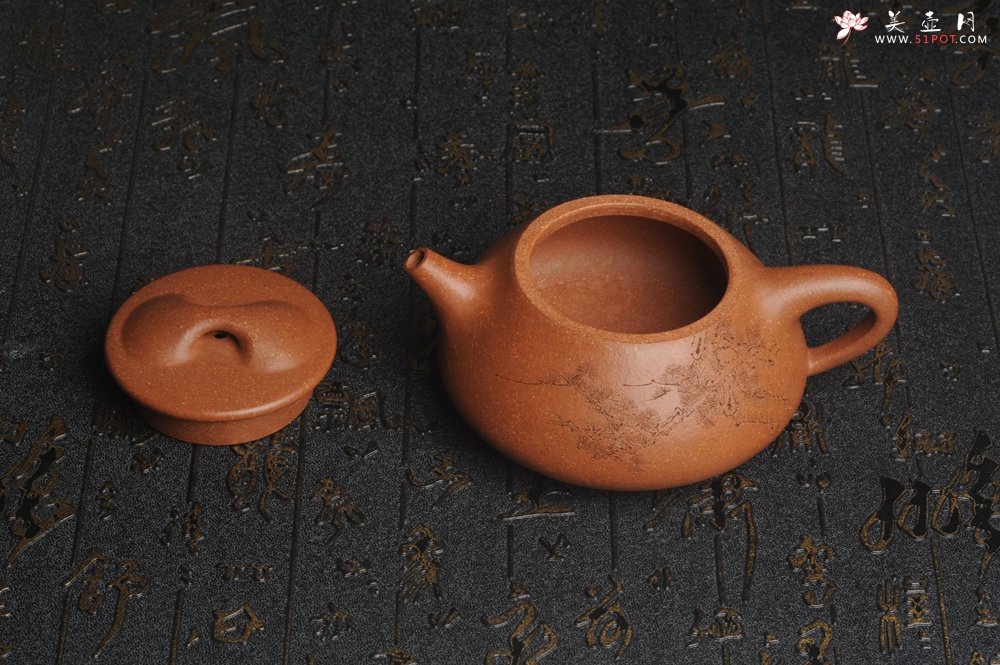 紫砂壶图片：潜力股周小培全手工演绎精品五彩段泥景舟石瓢 清茗堂助工文气装饰君子不老松 延年益寿 - 美壶网