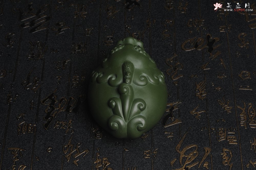 紫砂壶图片：美宠特惠 精工绿泥泥招财兽茶宠摆件 长10cm宽7cm高5cm - 美壶网