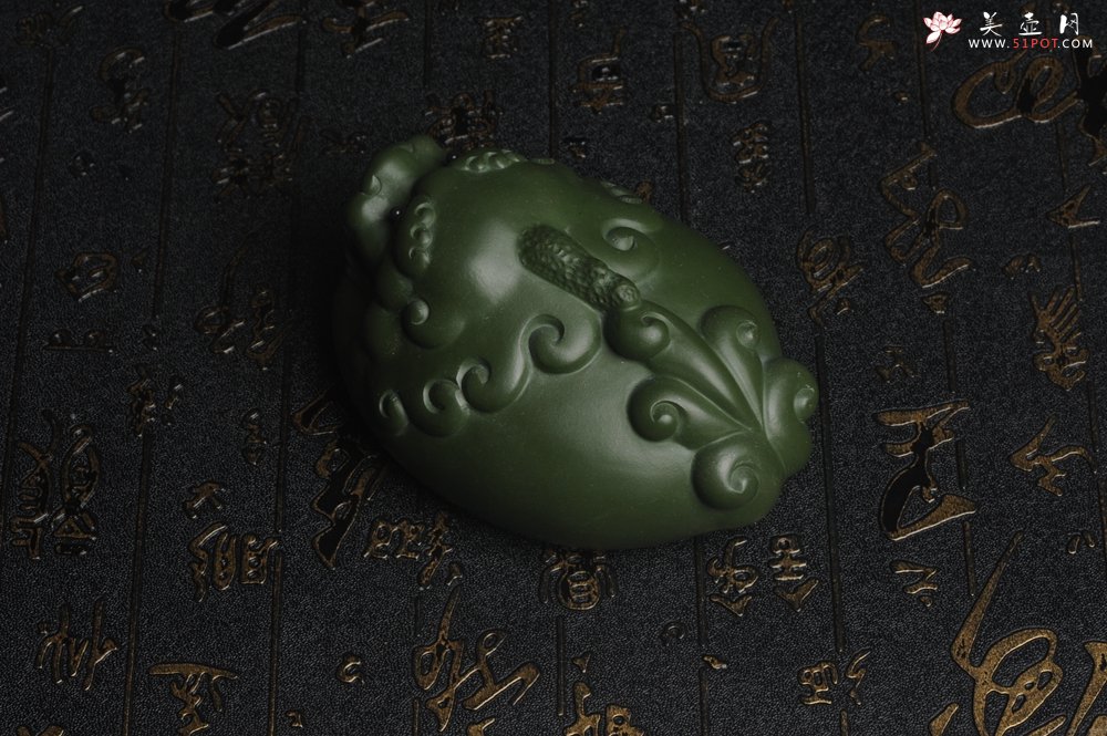 紫砂壶图片：美宠特惠 精工绿泥泥招财兽茶宠摆件 长10cm宽7cm高5cm - 美壶网