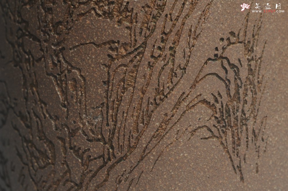 紫砂壶图片：美壶特惠 优质老段文人集狮壶 通景山水 灰常雅致 - 美壶网