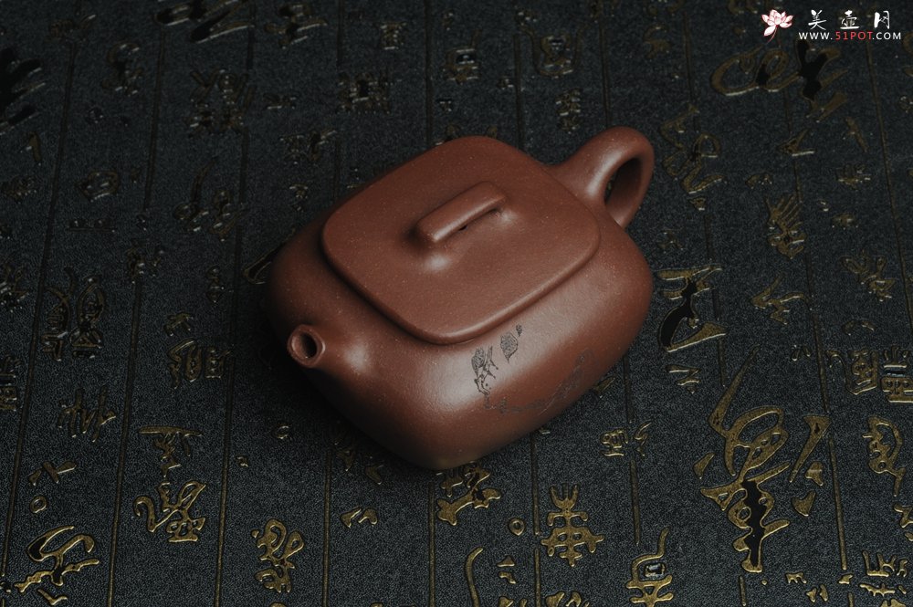 紫砂壶图片：美壶特惠 精工好料底曹青枯枝鸟小四方 灰常雅致 - 美壶网