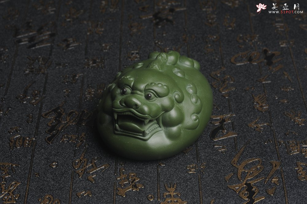 紫砂壶图片：美宠特惠 精工绿泥泥招财兽茶宠摆件 长10cm宽7cm高5cm - 美壶网