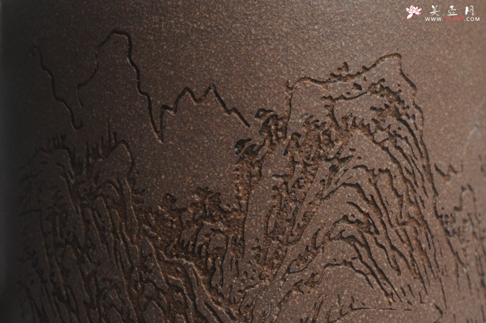 紫砂壶图片：美壶特惠 优质老段文人集狮壶 通景山水 灰常雅致 - 美壶网