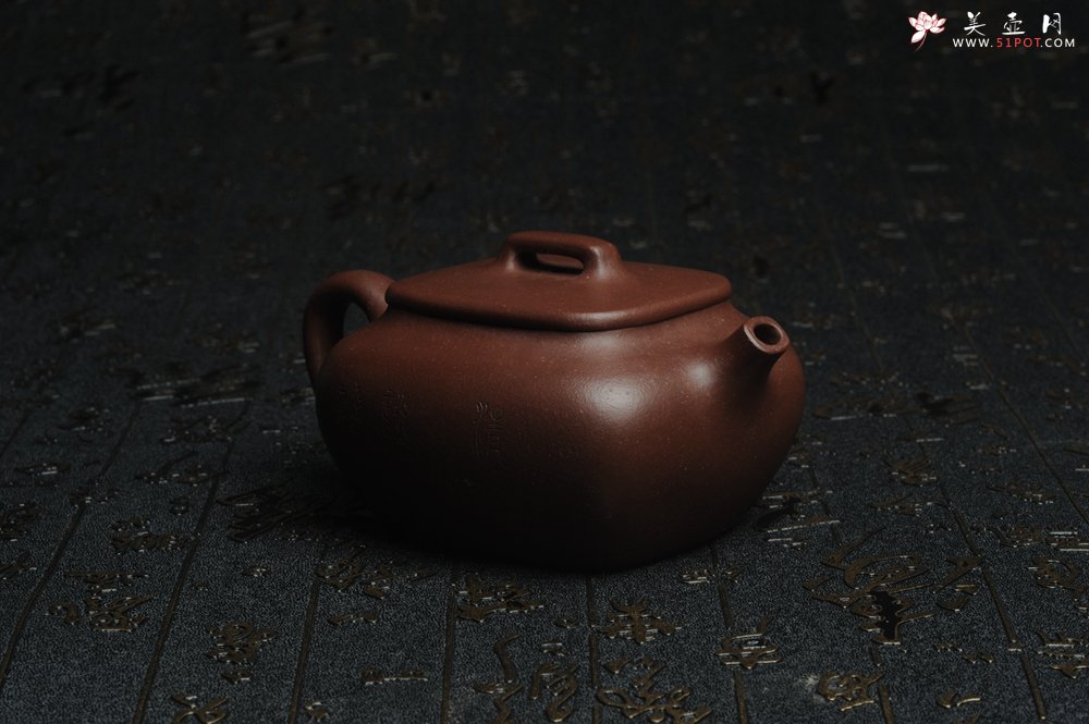 紫砂壶图片：美壶特惠 精工好料底曹青枯枝鸟小四方 灰常雅致 - 美壶网