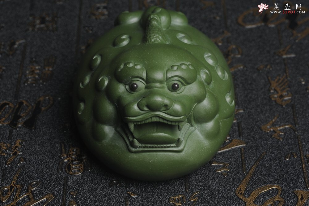 紫砂壶图片：美宠特惠 精工绿泥泥招财兽茶宠摆件 长10cm宽7cm高5cm - 美壶网