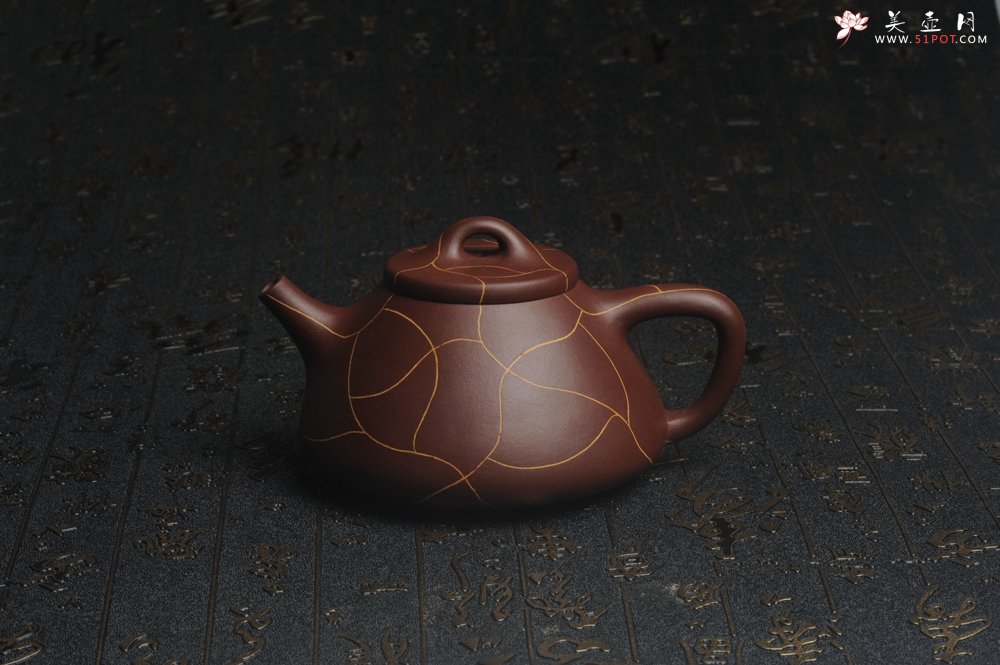 紫砂壶图片：美壶特惠 优质紫泥精工冰纹石瓢壶 特实用 出水如柱 养后油润 - 美壶网