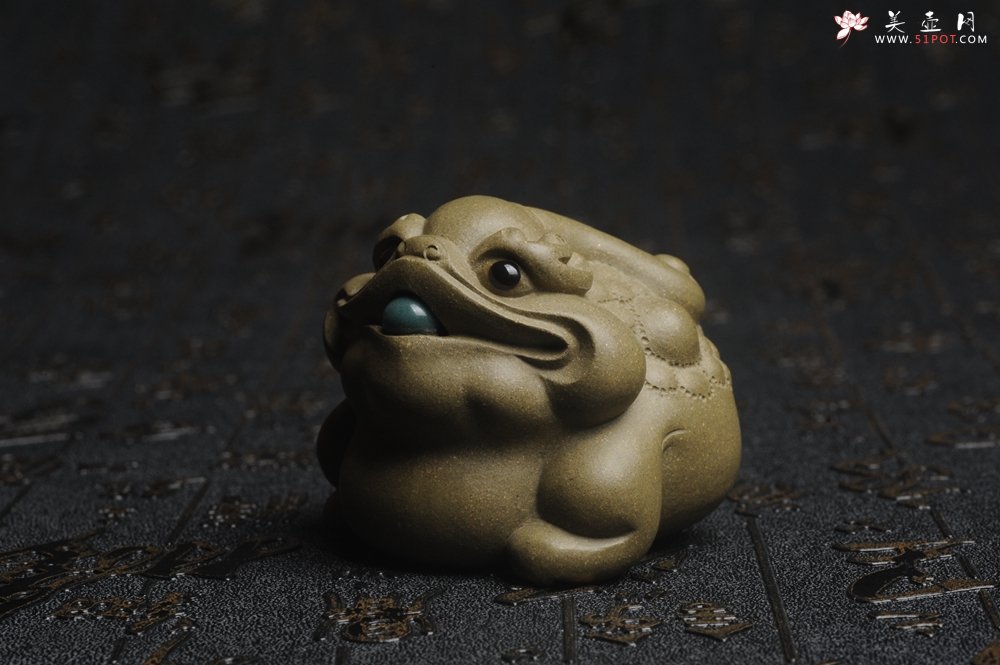 紫砂壶图片：美宠特惠 精工好料老青段招宝蟾茶宠 茶盘尤物长6cm宽5.7cm高4.6cm - 美壶网