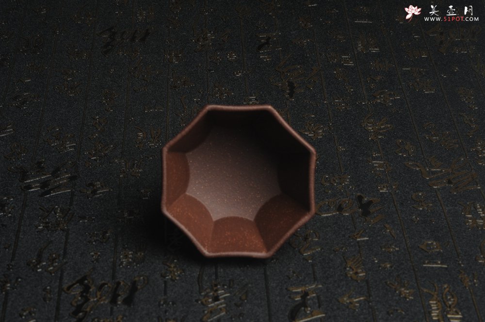 紫砂壶图片：美杯特惠 超精工厚实紫玉金砂八方杯 - 美壶网