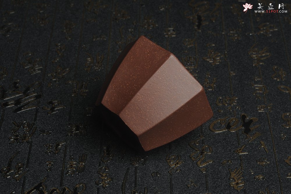 紫砂壶图片：美杯特惠 超精工厚实紫玉金砂八方杯 - 美壶网