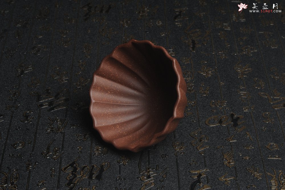 紫砂壶图片：美杯特惠 超精工厚实紫玉金砂菱花杯 - 美壶网